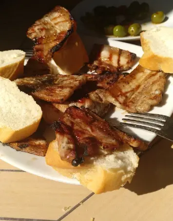 pinchos morunos madrid la brasa vallecas